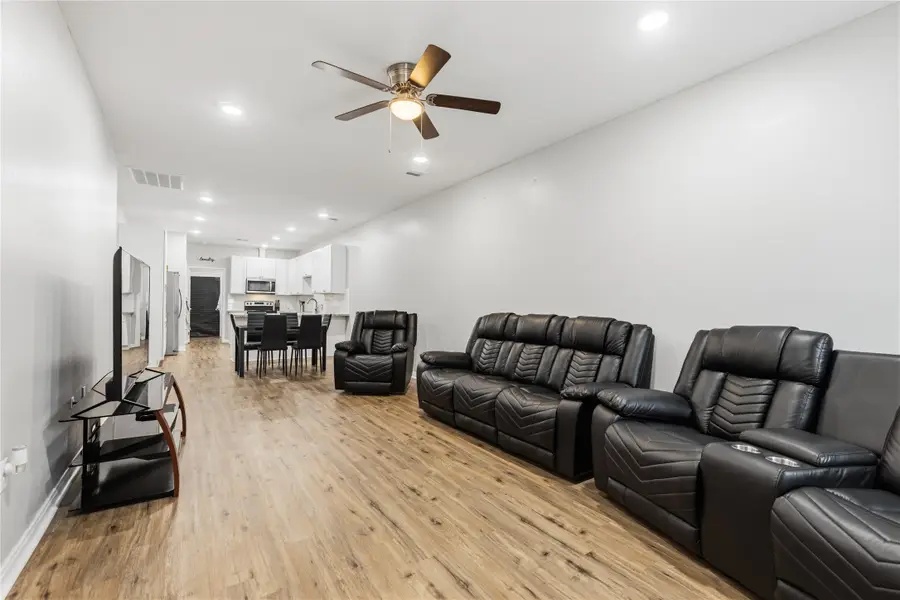 405 W Worsham Street, Willis, TX 77378 - #3