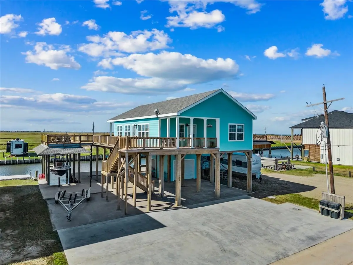 1231 N Stingaree Drive, Crystal Beach, TX 77650 - #1
