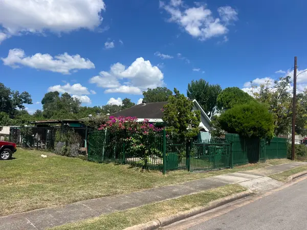 5107 Evella Street, Houston,  77026