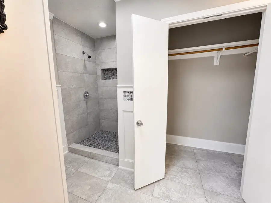 114 W Lobit Street, Baytown, TX 77520 - #2