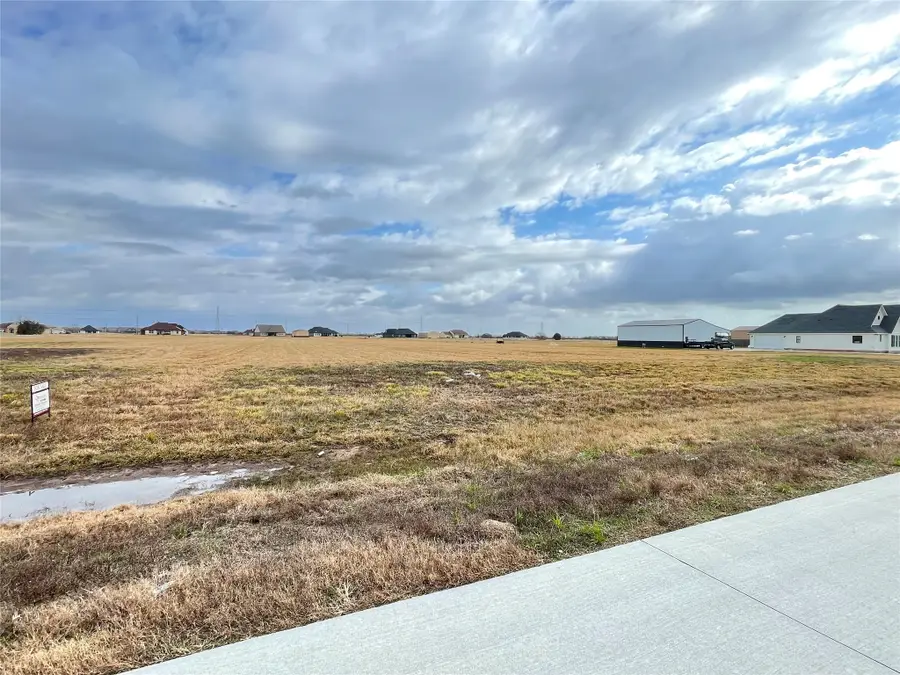 590 Longhorn Trail, Angleton, TX 77515 - Image #3