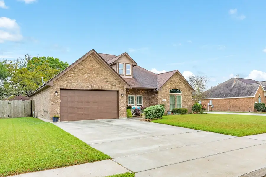 1008 S Belle Drive, Angleton, TX 77515 - #2