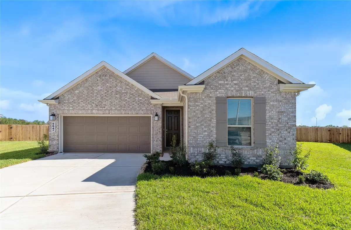 5647 Sanderling Circle, La Marque Hitchcock, TX 77563 - Image #1