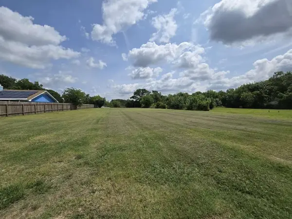 1616 W Texas Avenue, Baytown, TX 77520