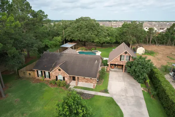 3430 W Meadow Lane, Dickinson, TX 77539
