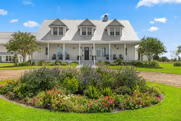 8611 Halamicek Loop, Fayetteville, TX 78940