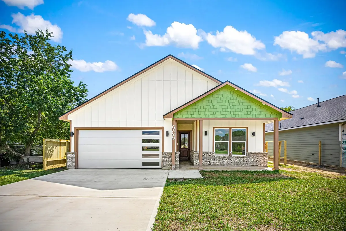 909 Santa Anna Lane, La Porte, TX 77571 - Image #1