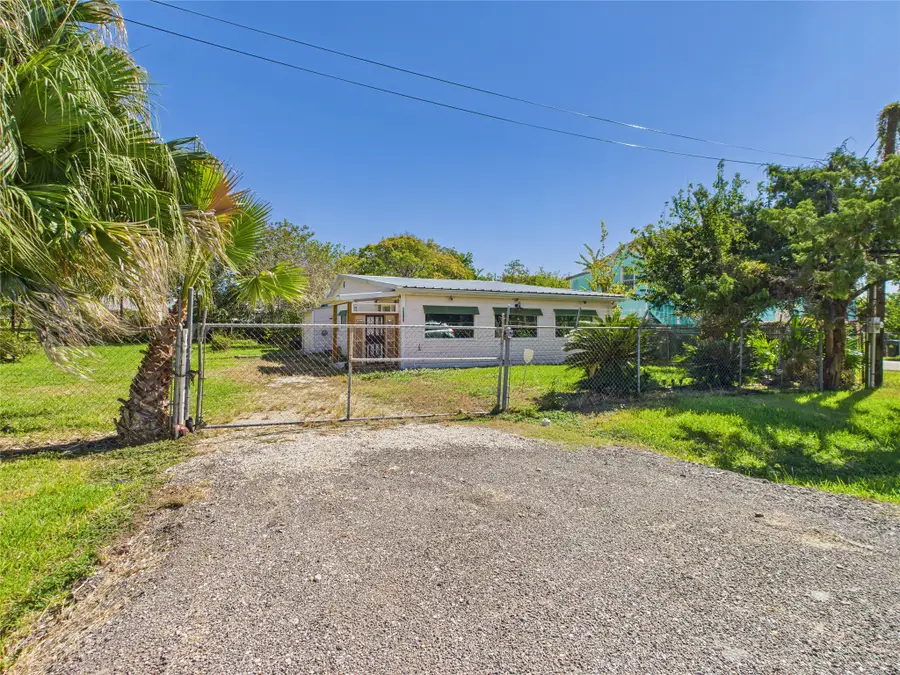 713 6th Street, San Leon, TX 77539 - #2