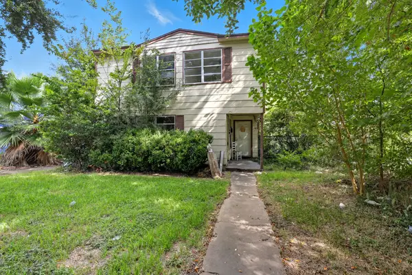 1228 6th Avenue N, Texas City, TX 77590