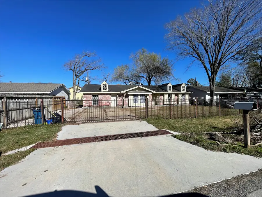 1527 Debeney Drive, Houston, TX 77039 - Image #2