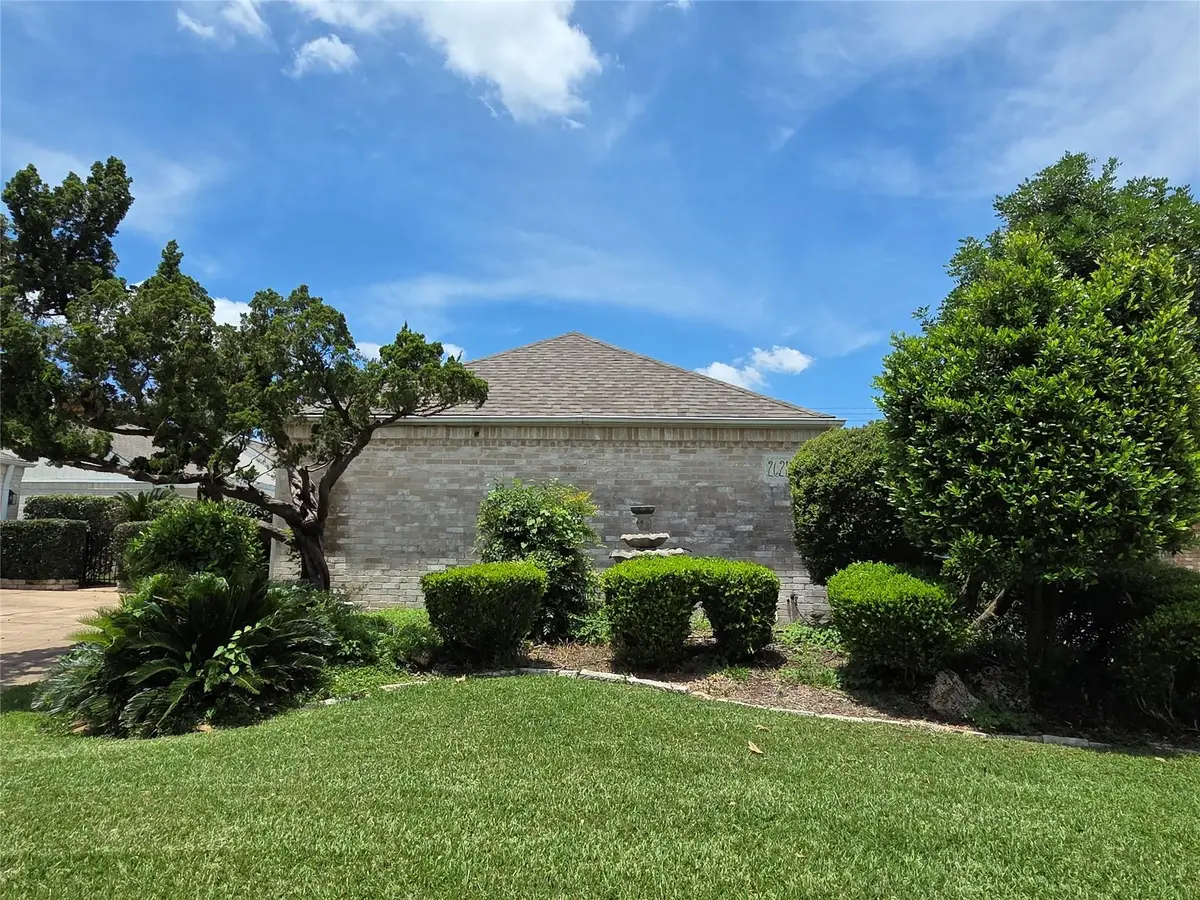 2621 Country Club Boulevard, Sugar Land, TX 77478 - #1