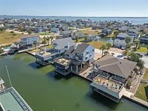 1318 Hawaii Drive, Tiki Island, TX 77554 - Image #3