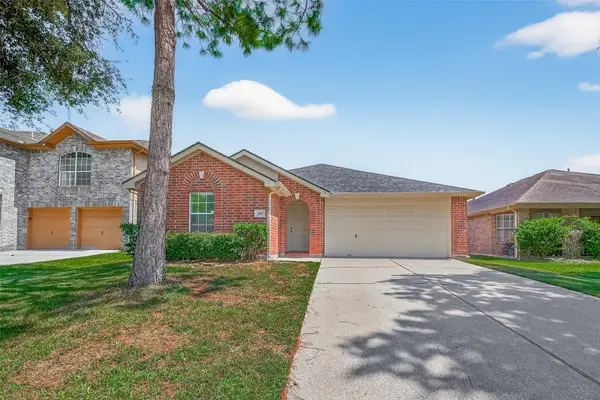 203 Mammoth Springs Lane, Dickinson, TX 77539