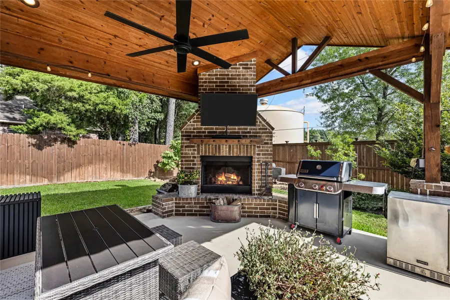 131 S Park Drive, Montgomery, TX 77356 - #3