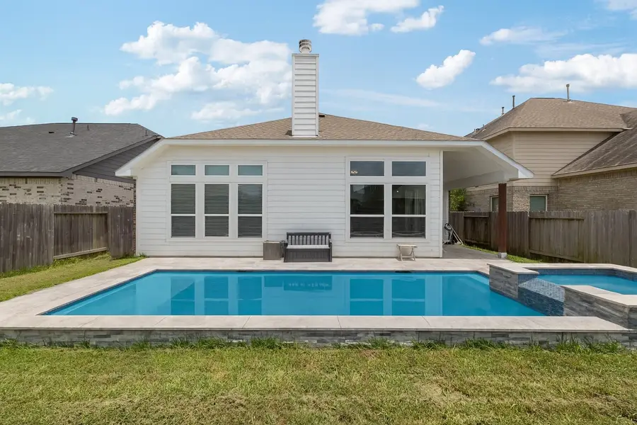 8803 W Crescent Lake Circle, Baytown, TX 77521 - Image #2