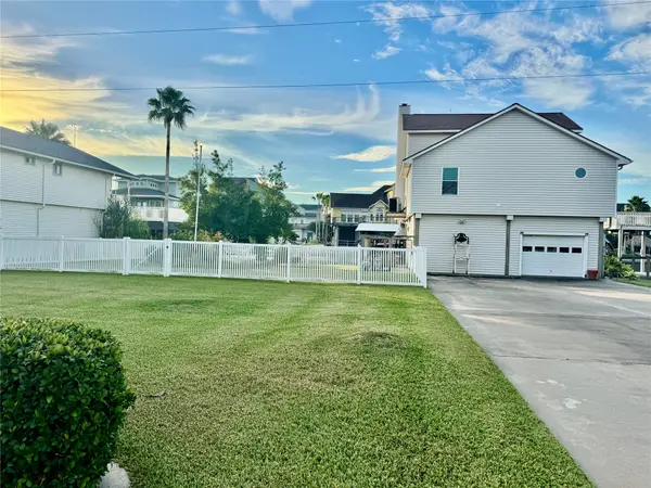 1019 Tiki Drive, Tiki Island, TX 77554