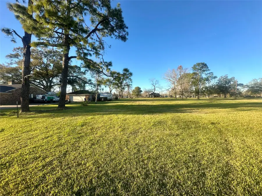 6610 Spencer Dr, Jones Creek, TX 77541 - Image #2