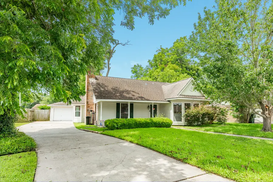 107 Mistletoe Street, Lake Jackson, TX 77566 - #2