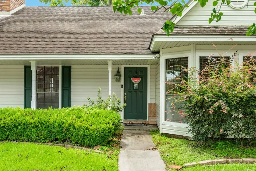 107 Mistletoe Street, Lake Jackson, TX 77566 - #3