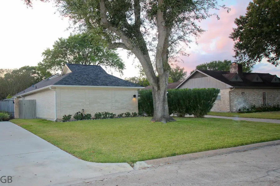 214 W Sutton Square, Stafford, TX 77477 - Image #2