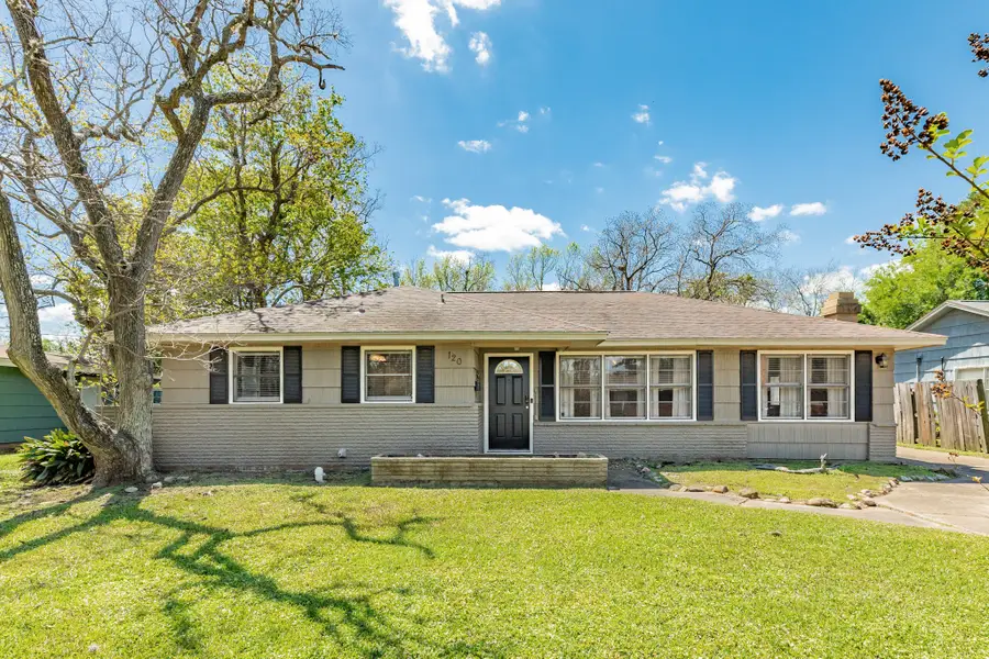 120 Palm Lane, Lake Jackson, TX 77566 - #2