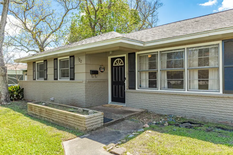 120 Palm Lane, Lake Jackson, TX 77566 - #3