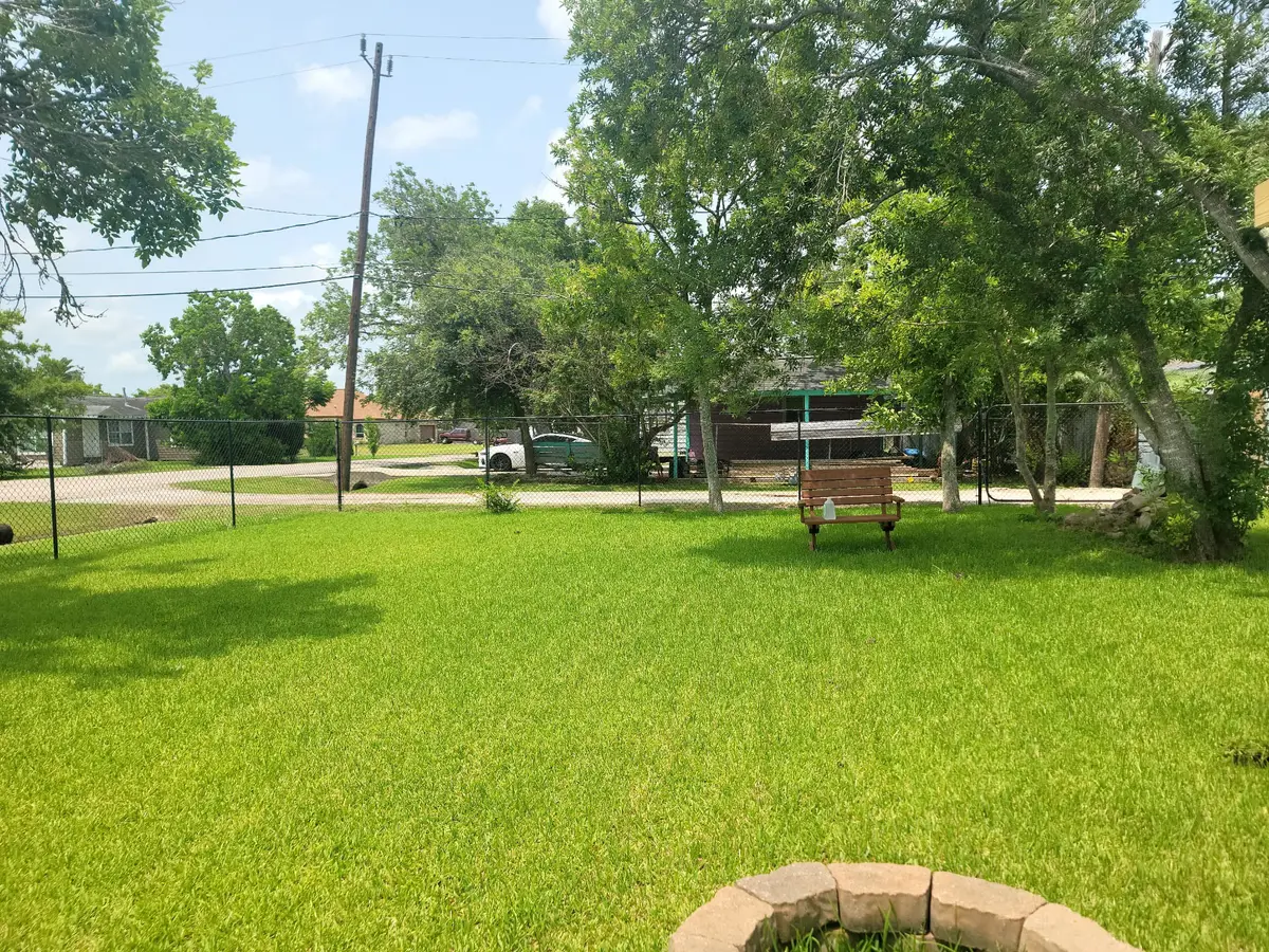 220 N Avenue B, Freeport, TX 77541 - #1