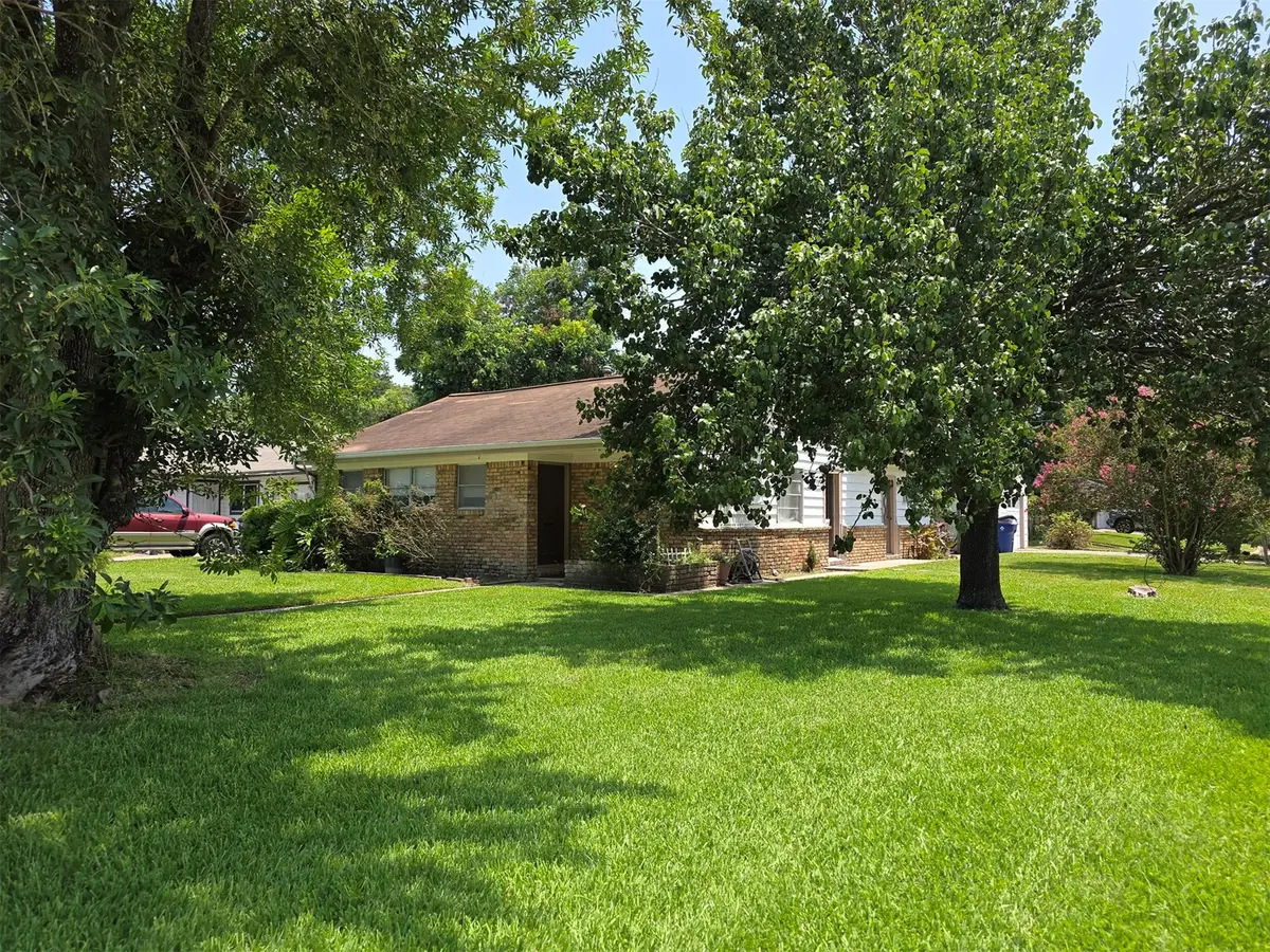 31 14th Avenue N, Texas City, TX 77590 - #1