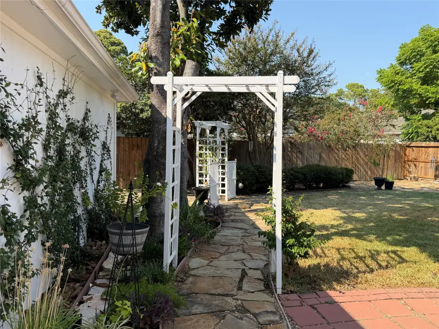 10106 Inwood Drive, Houston, TX 77042 - #2