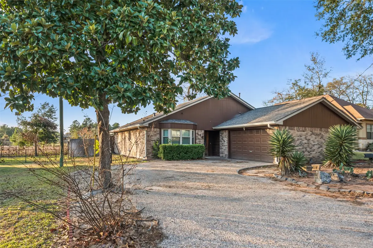 416 Rolling Hills Drive, Conroe, TX 77304 - Image #1