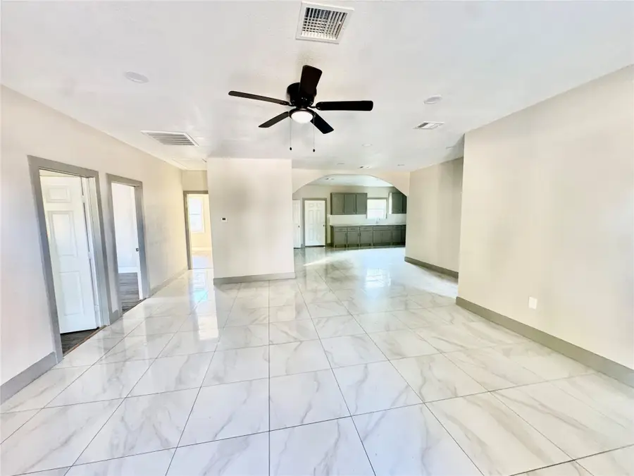 5842 Southville Street, Houston, TX 77033 - Image #2