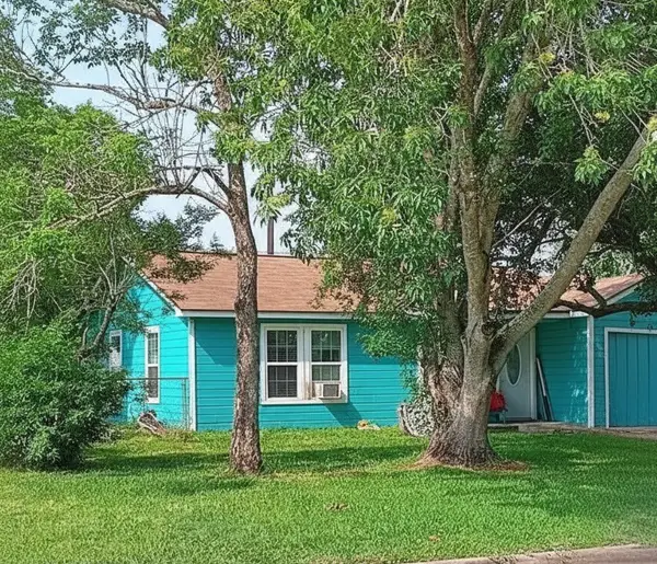 1713 N Avenue H, Freeport, TX 77541