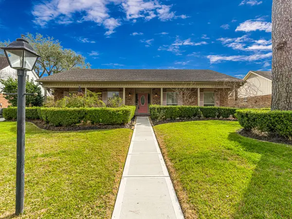 818 Olney Oak Drive, Houston, TX 77079
