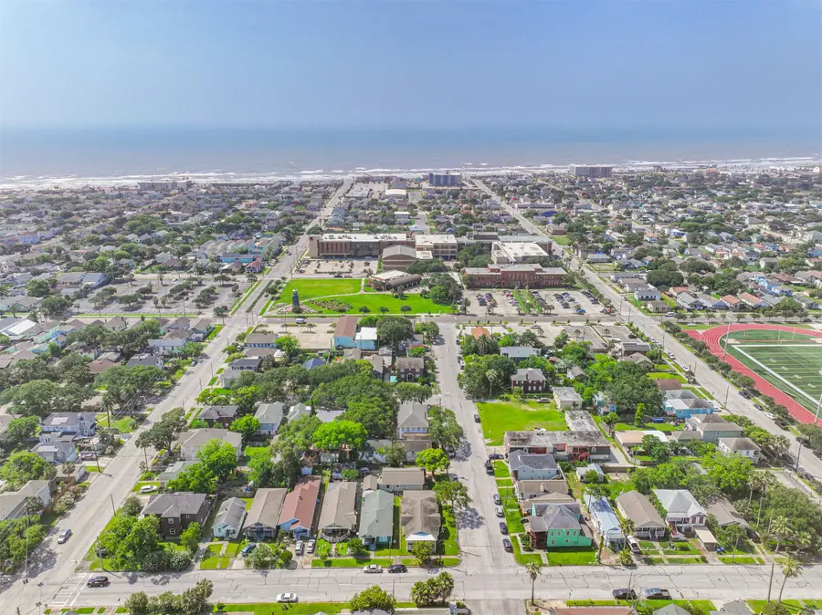 3927 Bernardo De Galvez Avenue, Galveston, TX 77550 - #3
