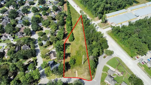 828 N Rivershire Drive, Conroe, TX 77304