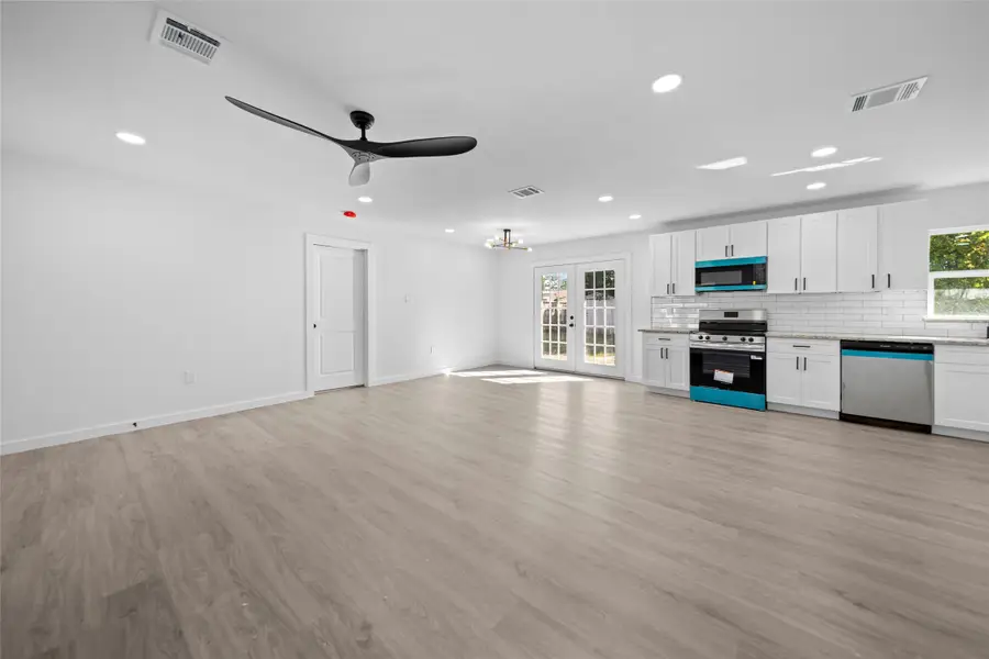 10430 Royal Oaks Drive, Houston, TX 77016 - Image #2