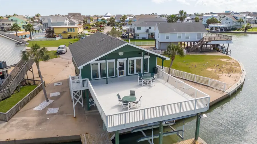 427 Tahiti Road, Tiki Island, TX 77554 - #3