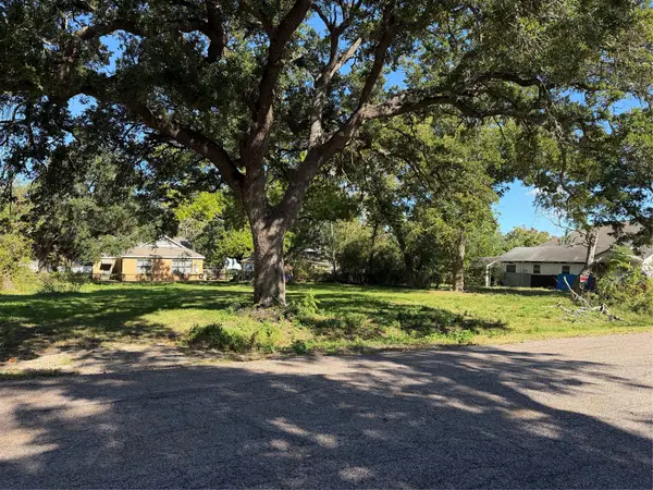3705 Venze Street, Dickinson, TX 77539