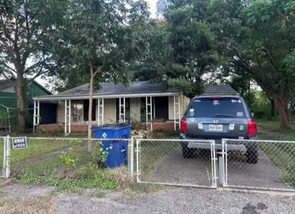 2919 2nd Avenue N, Texas City, TX 77590