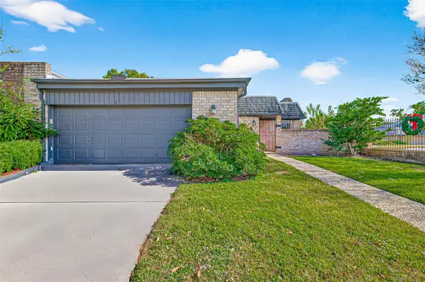 16 Tiffany Square, Sugar Land, TX 77478