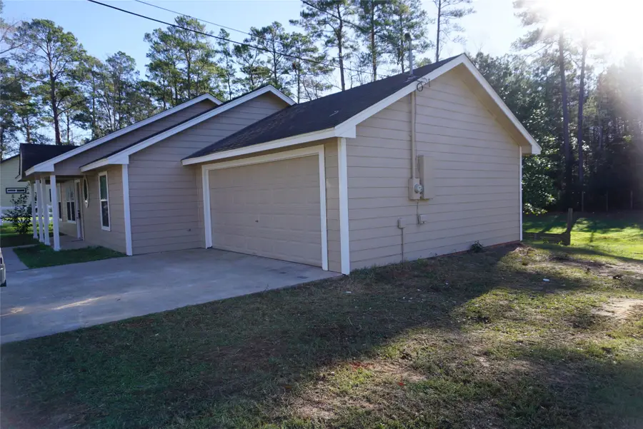 10832 Royal Forest Drive, Conroe, TX 77303 - Image #2