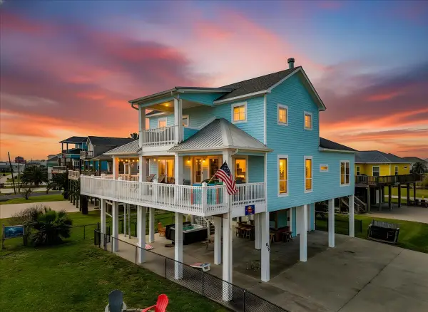 839 Eastview, Crystal Beach, TX 77650