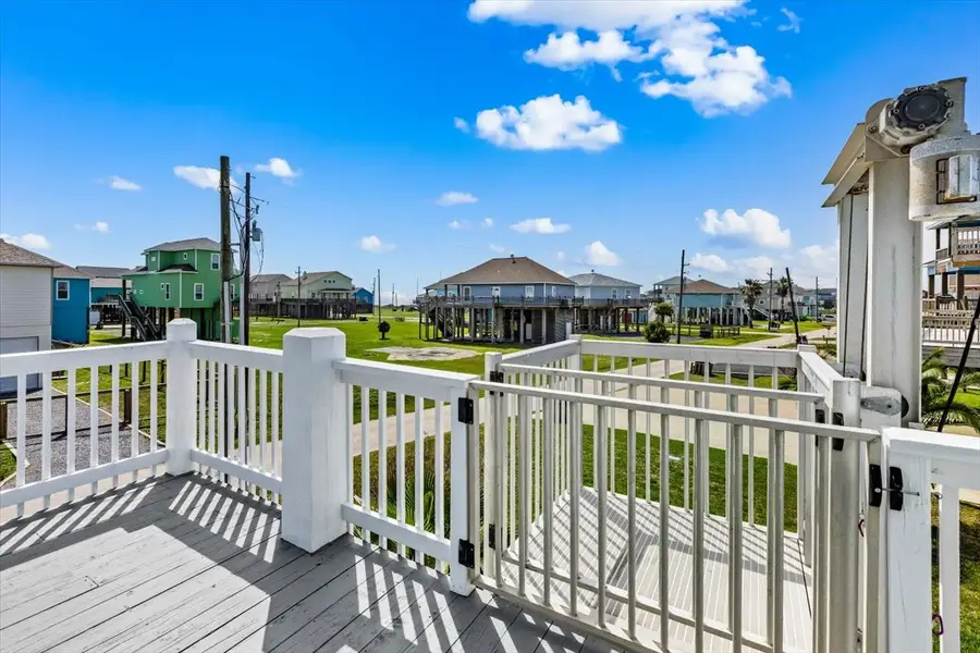 839 Eastview, Crystal Beach, TX 77650 - #3