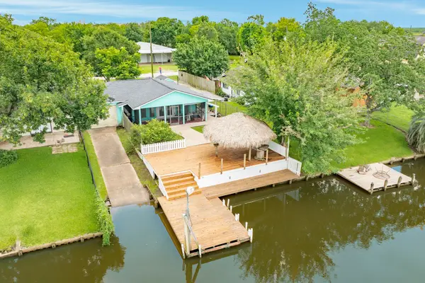 127 Bastrop Bayou Drive, Angleton, TX 77515