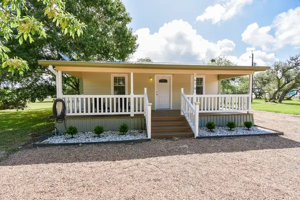 1678 Bayview Drive, Palacios, TX 77465