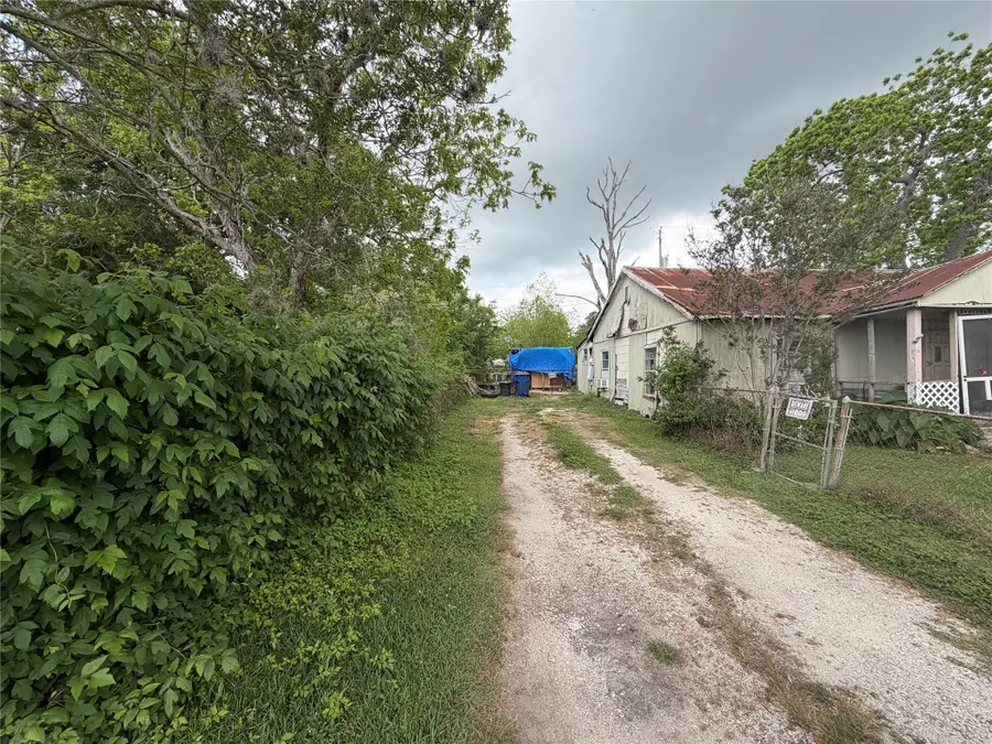 2212 S Highway 288b, Angleton, TX 77515 - #2