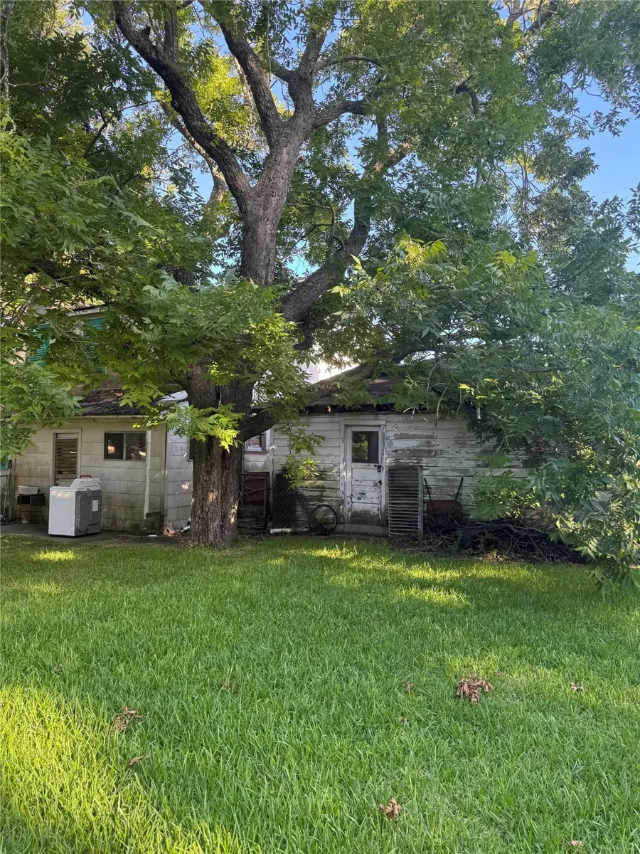 411 Martin Luther King Jr Drive, La Marque, TX 77568 - Image #3