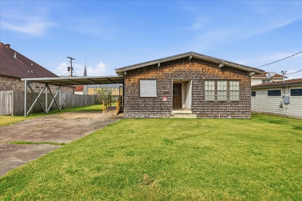 2126 7th Street, Port Neches, TX 77651 - #1