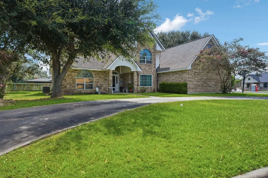 1615 Ambar Street, El Campo, TX 77437 - #2