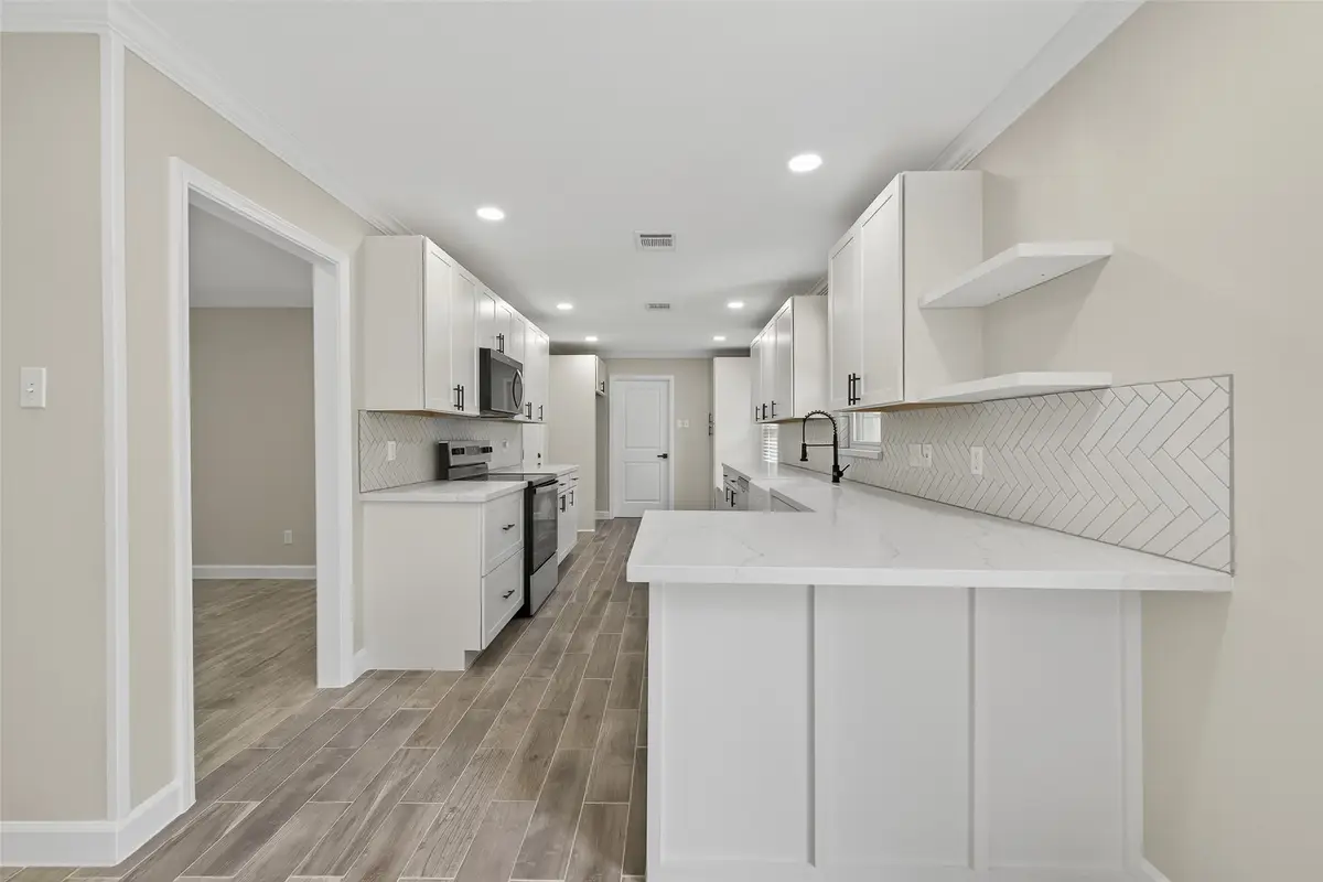 9642 Meadowglen Lane, Houston, TX 77063 - Image #1